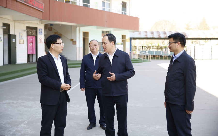 李朝喜检查校园安全工作