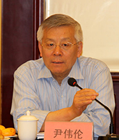 尹伟伦